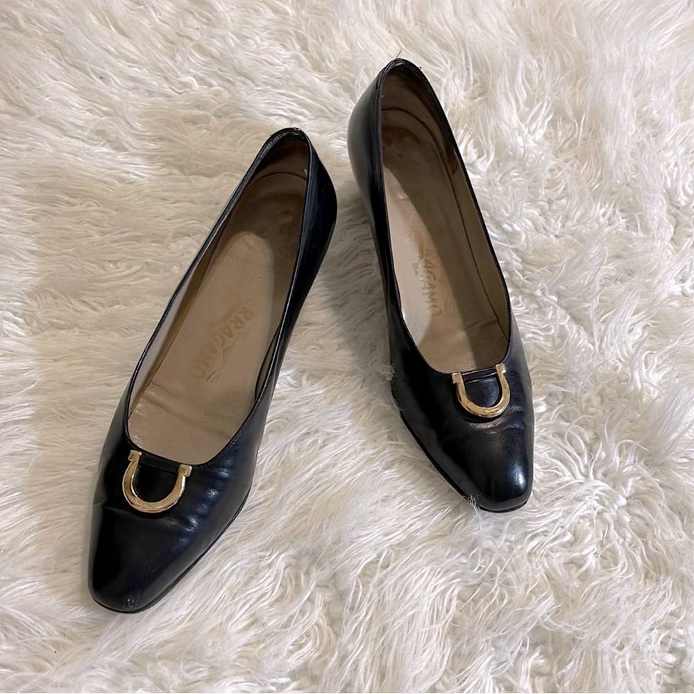 Salvatore Ferragamo Vintage Black Leather Kitten Heel Pumps Size 8 B
